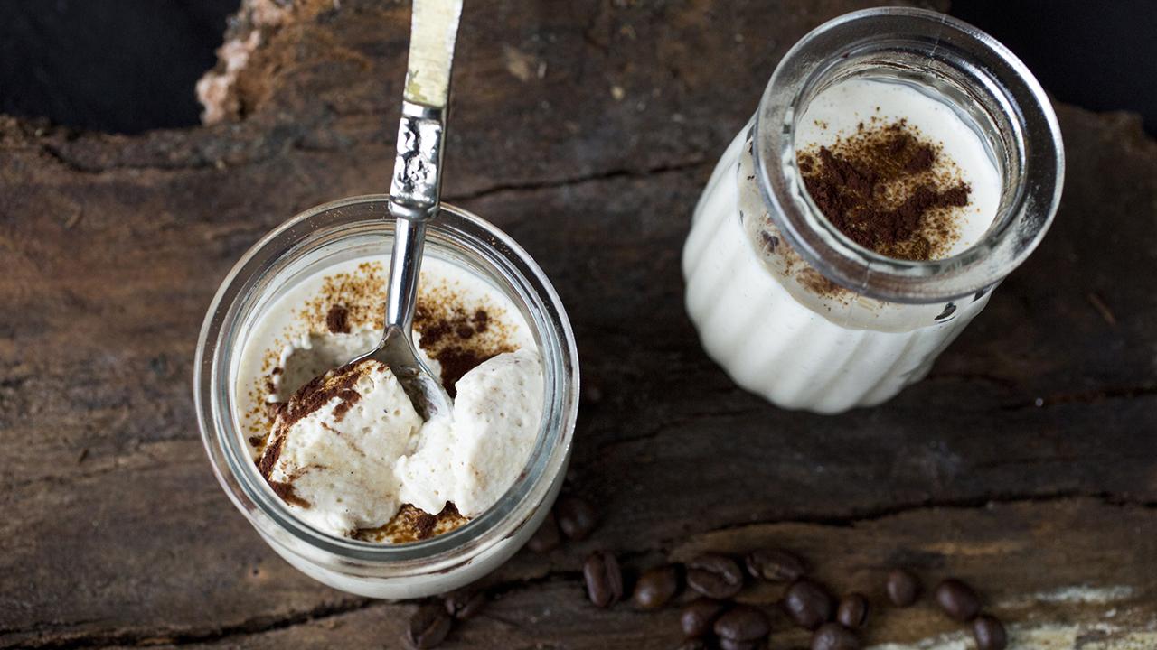Yoghurt-panna cotta med kaffe