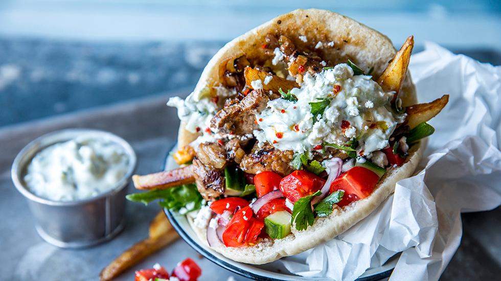 Gyros i pita med tzatziki