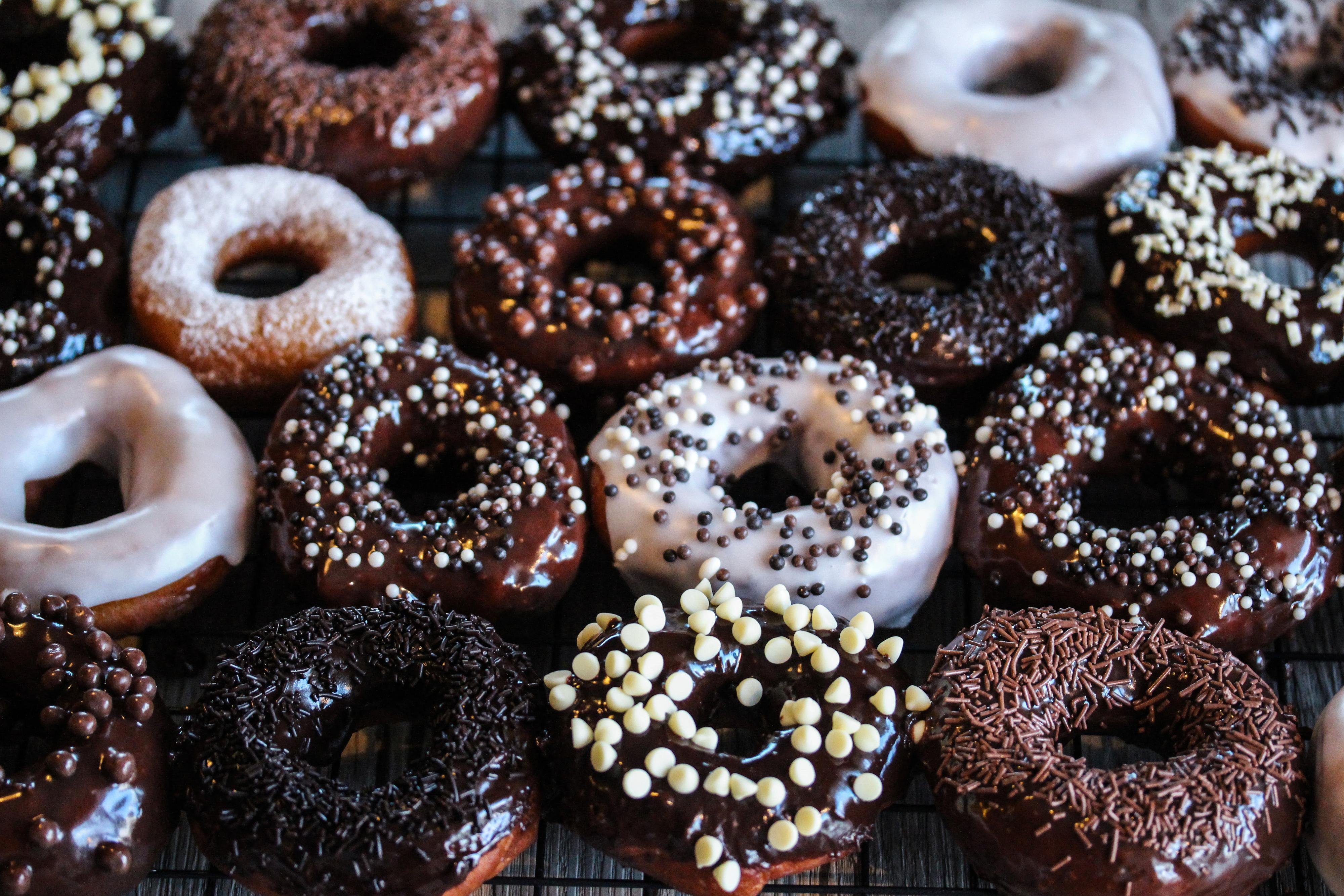 Det søte livs donuts med sjokolade