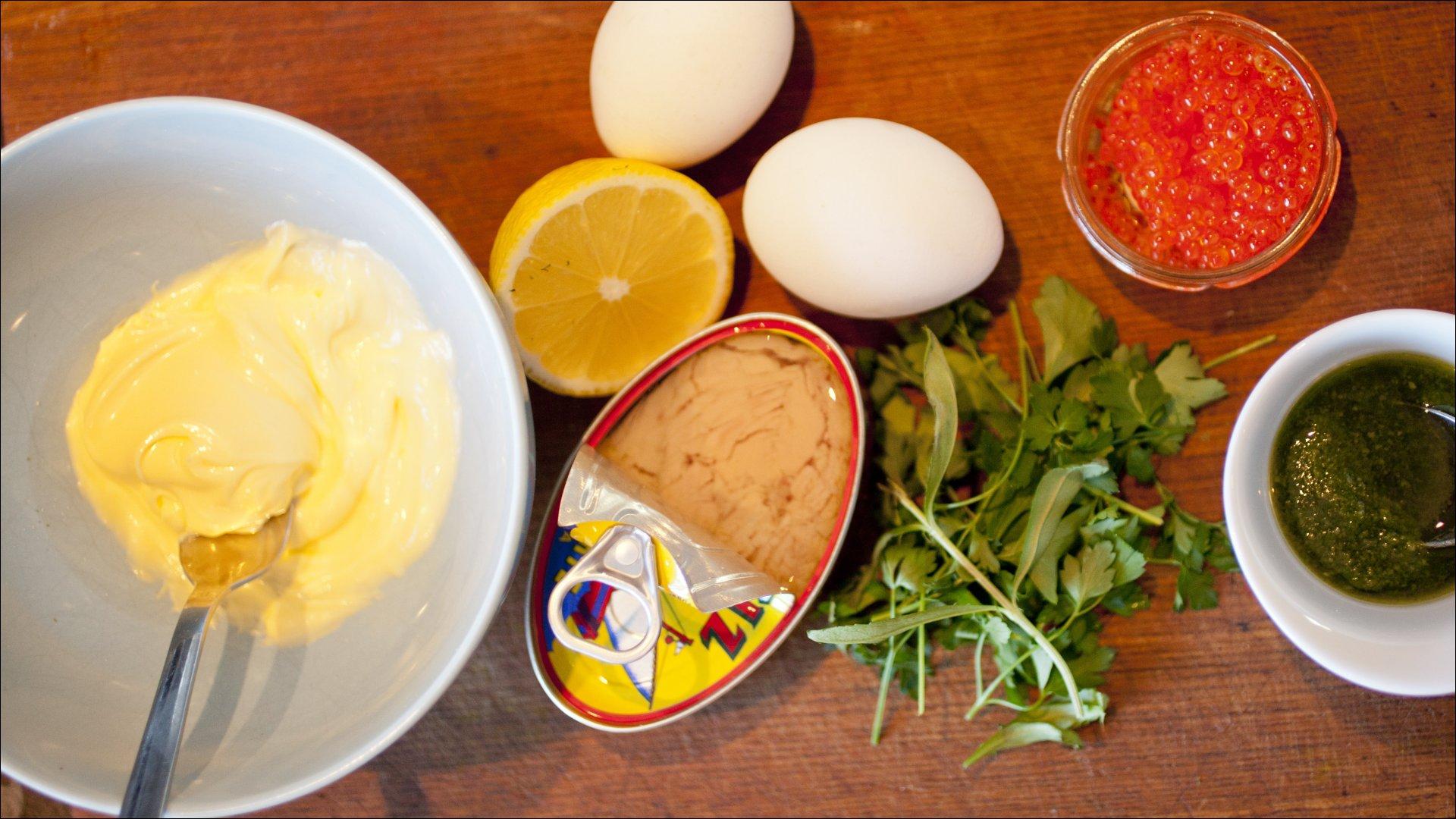 Tunfiskrøre med bløte egg