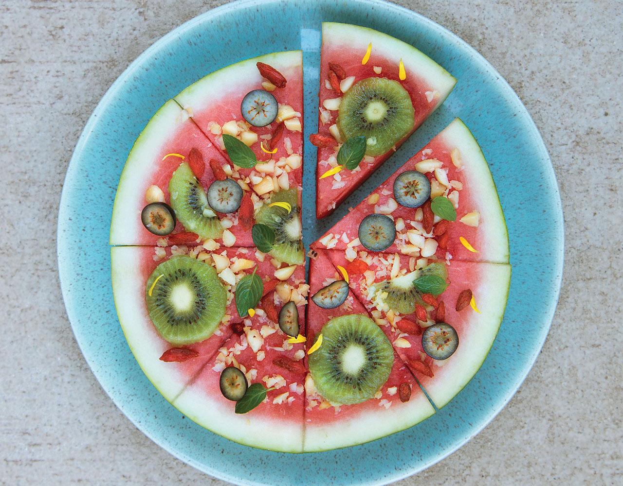 Vannmelon-pizza med frukt og bær