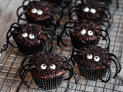 Halloweenmuffins: Edderkoppmuffins