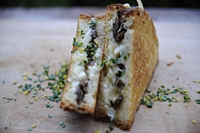 Ostesmørbrød med steinsopp 