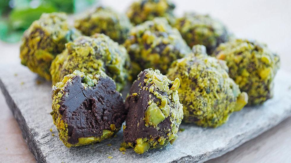 Sjokoladetrøfler med ekte peppermynte og honning