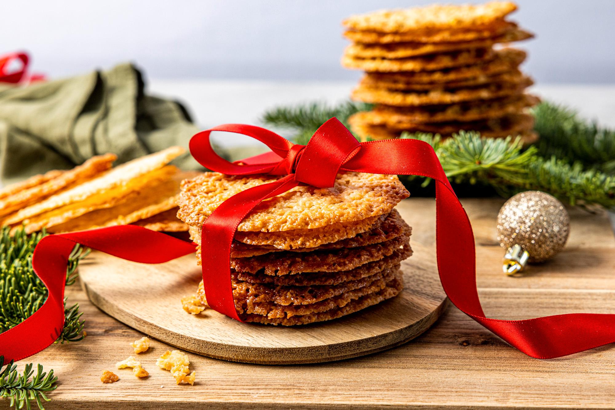Havreflarn er knasende gode og populære småkaker til jul. Disse er enkle og raske å lage!