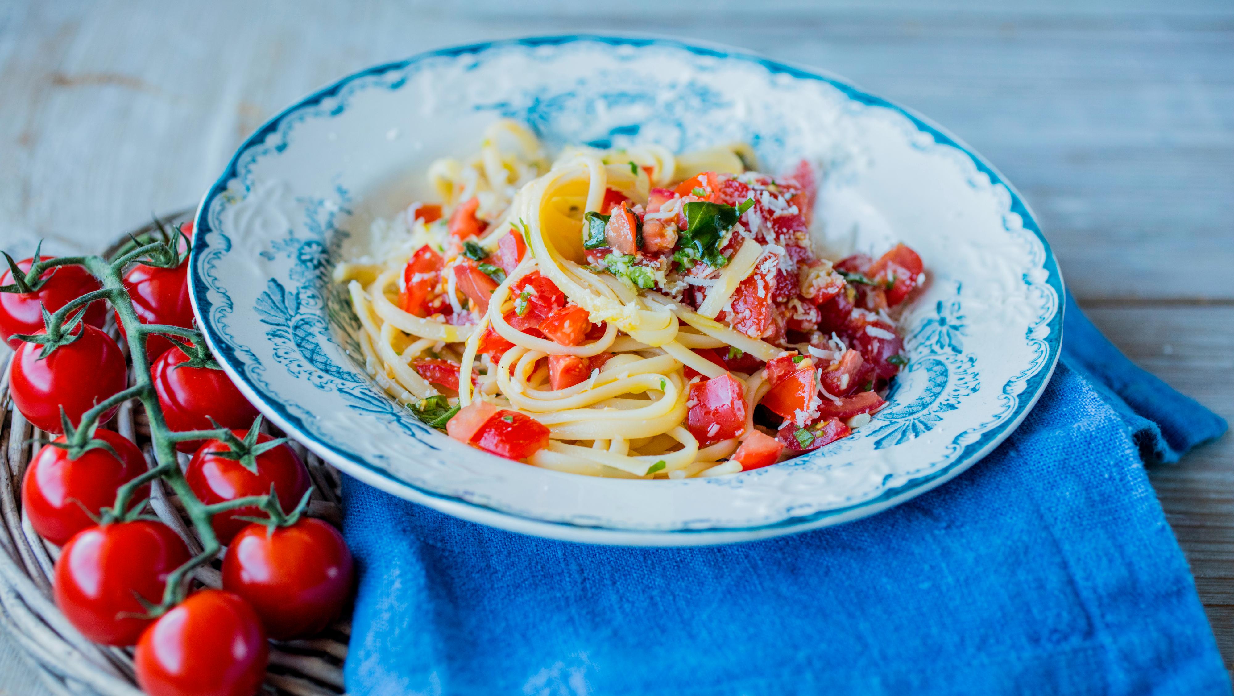Pasta med friske tomater 