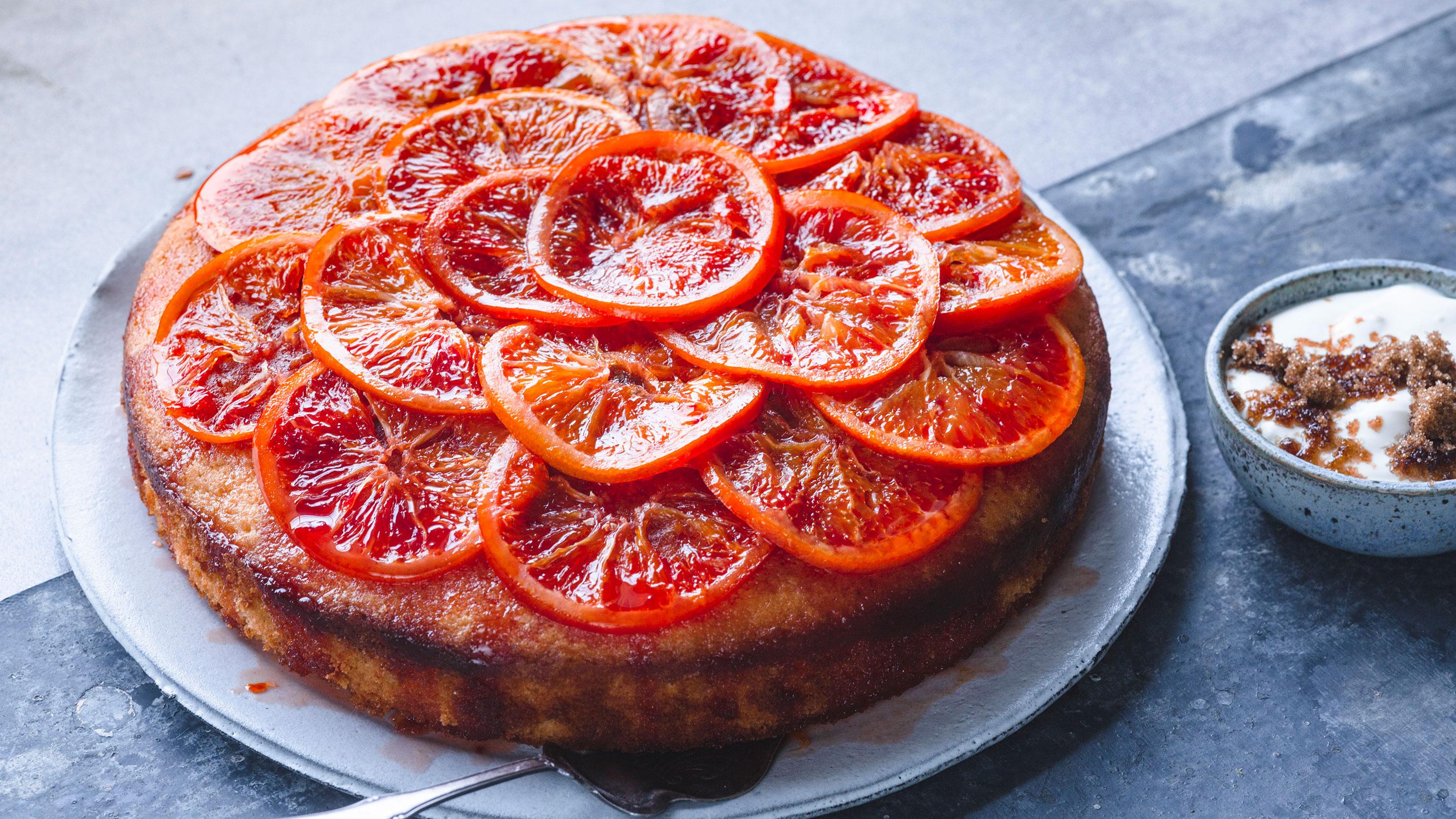 Saftig kake med røde appelsiner