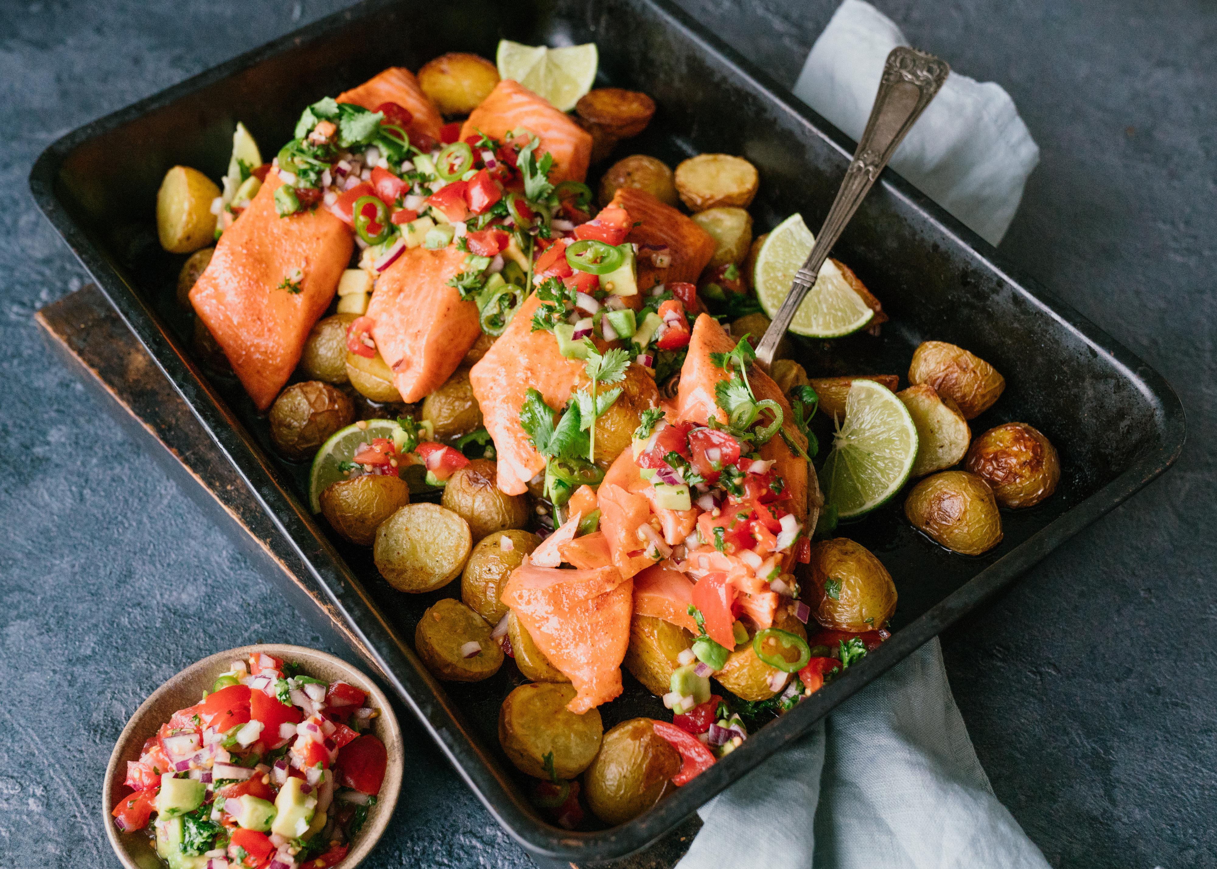 Tex-mex ørret med frisk salsa og poteter