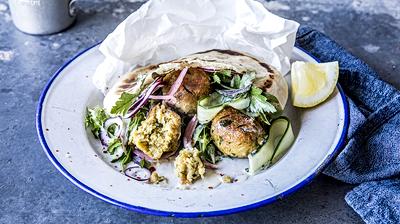 Hjemmelaget falafel i pita