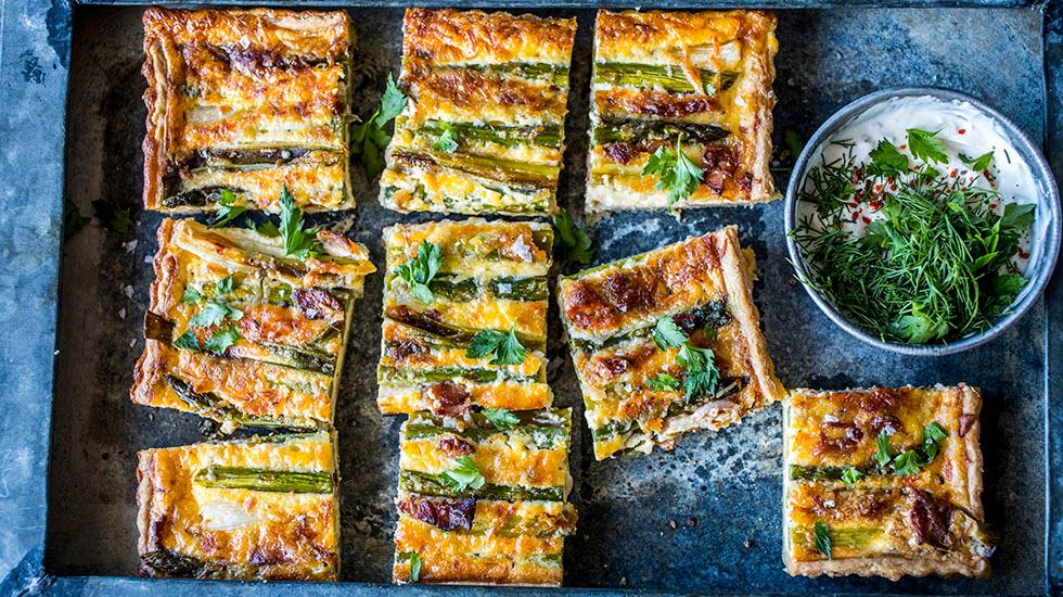 Pai med asparges, vårløk og bacon