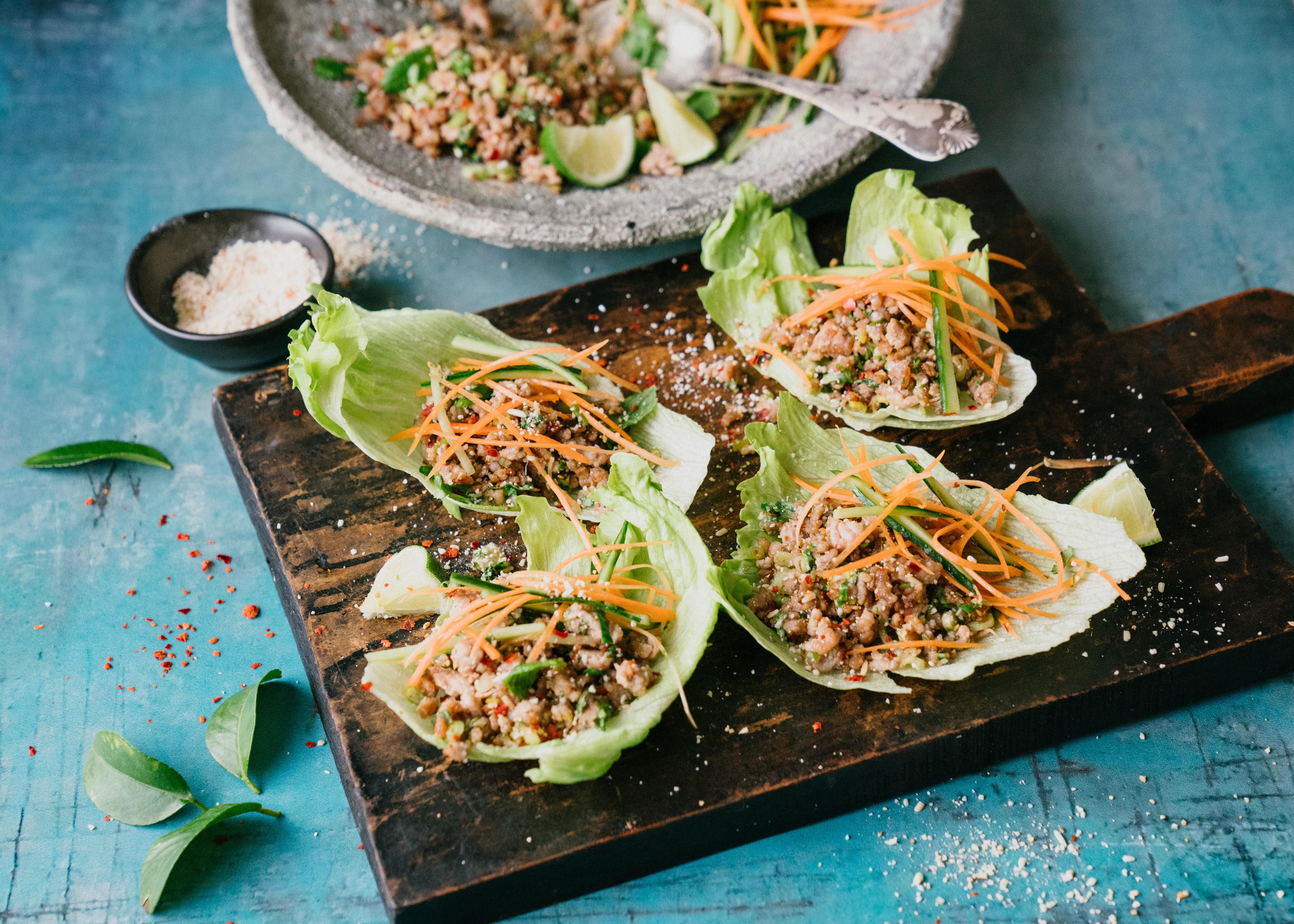 Thai-inspirert kjøttdeig i salatwrap