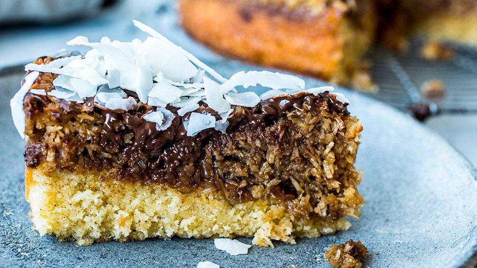 Kokoskake med sprø og seig topping