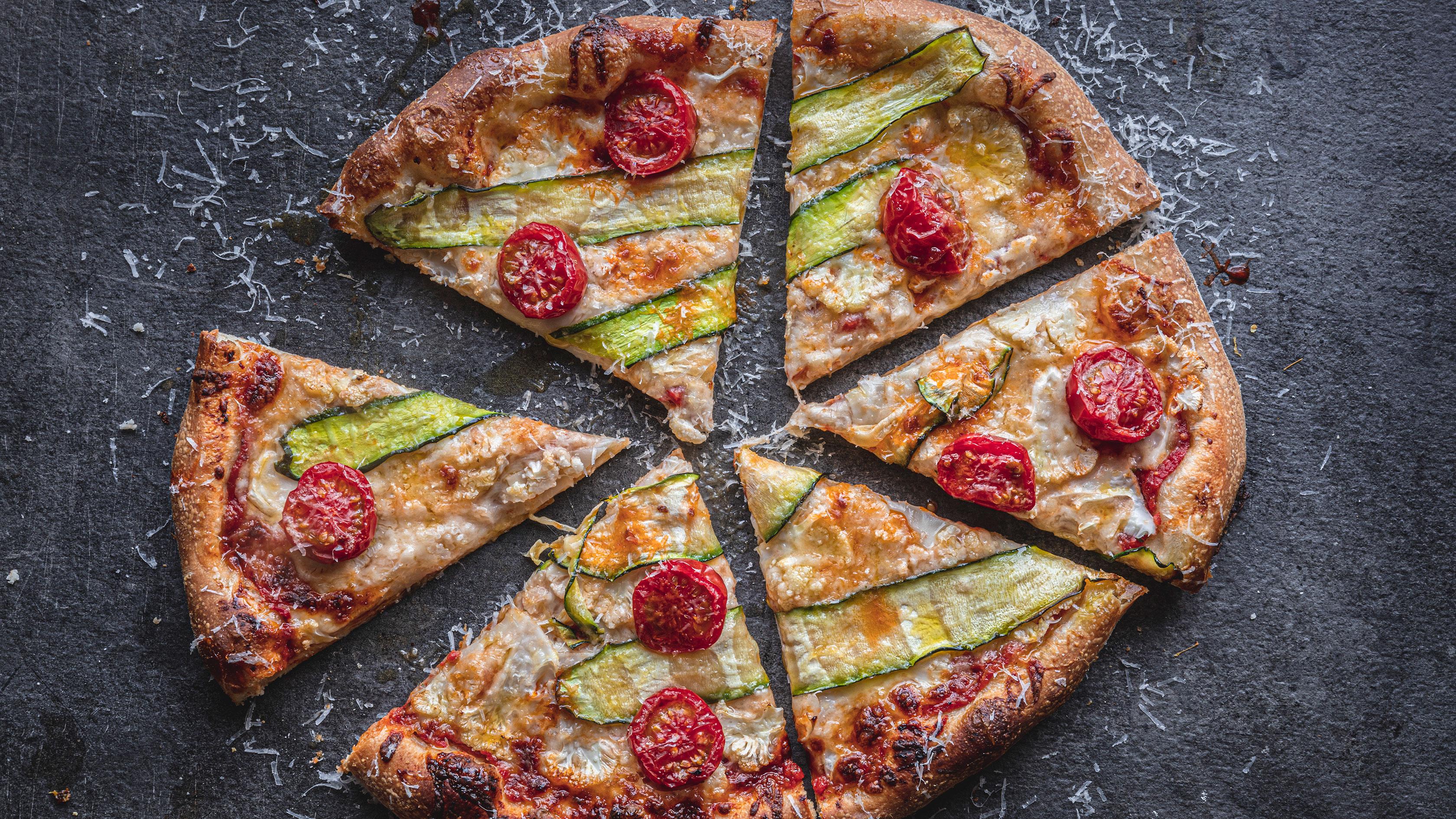 Vegetarpizza med squash og blomkål