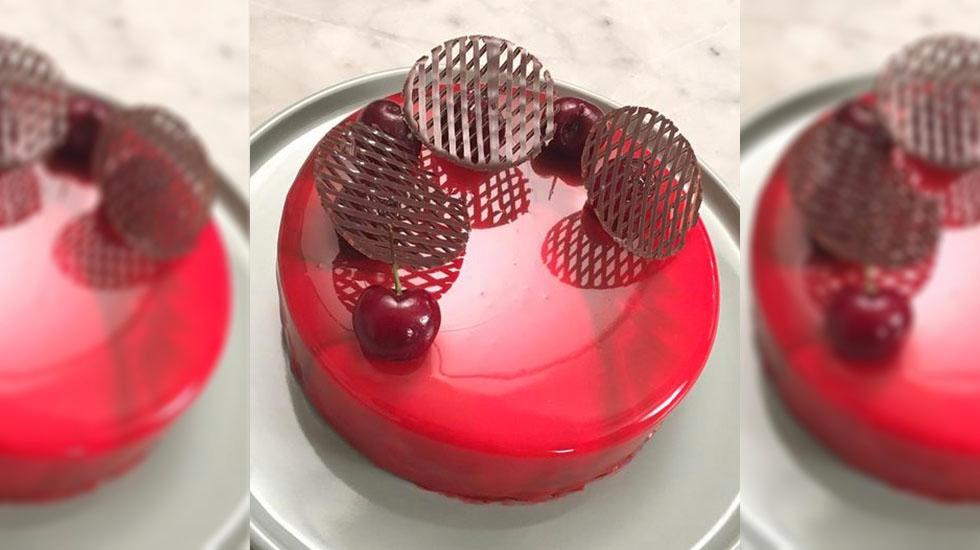 Kake med mirror glaze