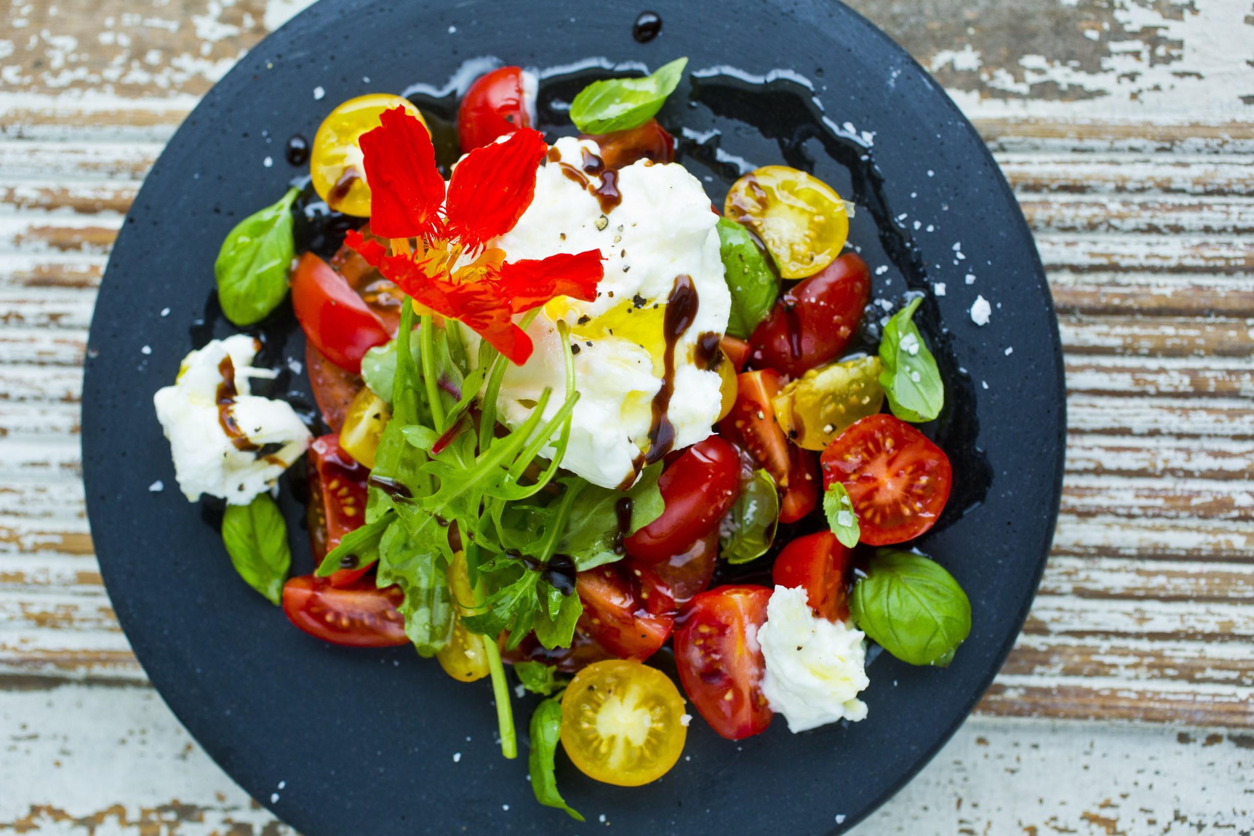 Tomatsalat med bøffelmozzarella