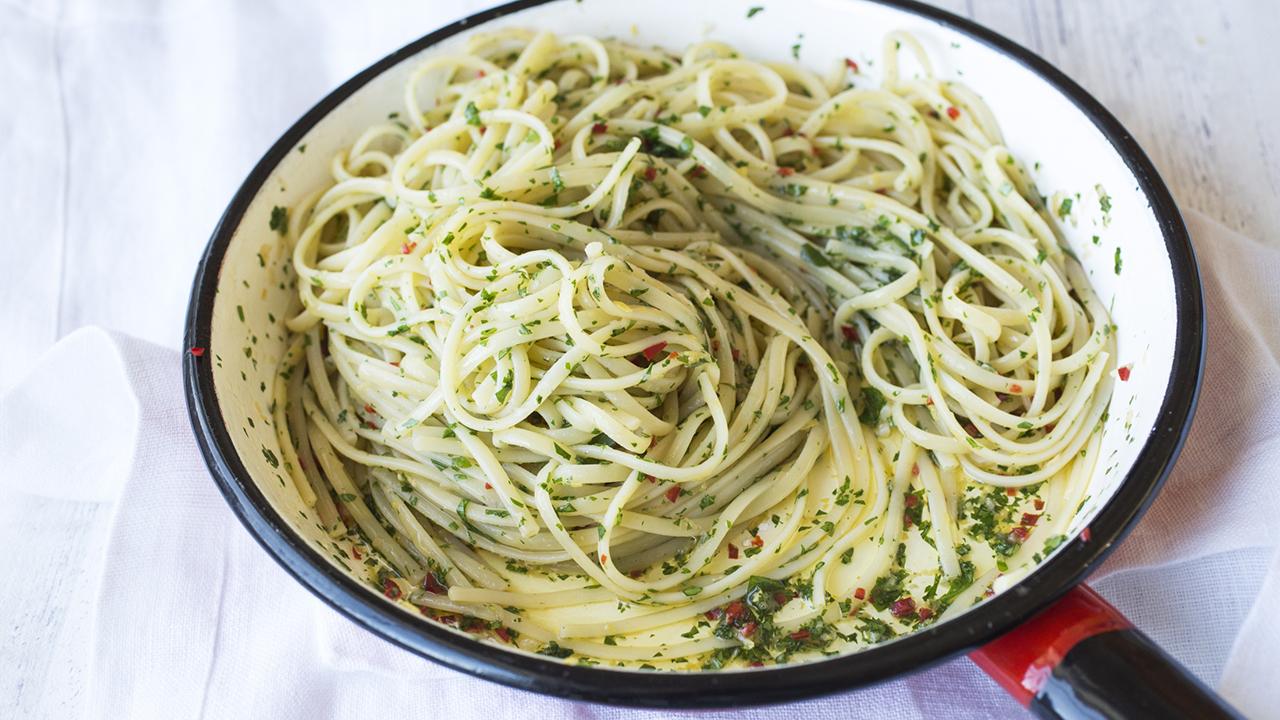 Spagetti med sitron, chili, hvitløk og persille