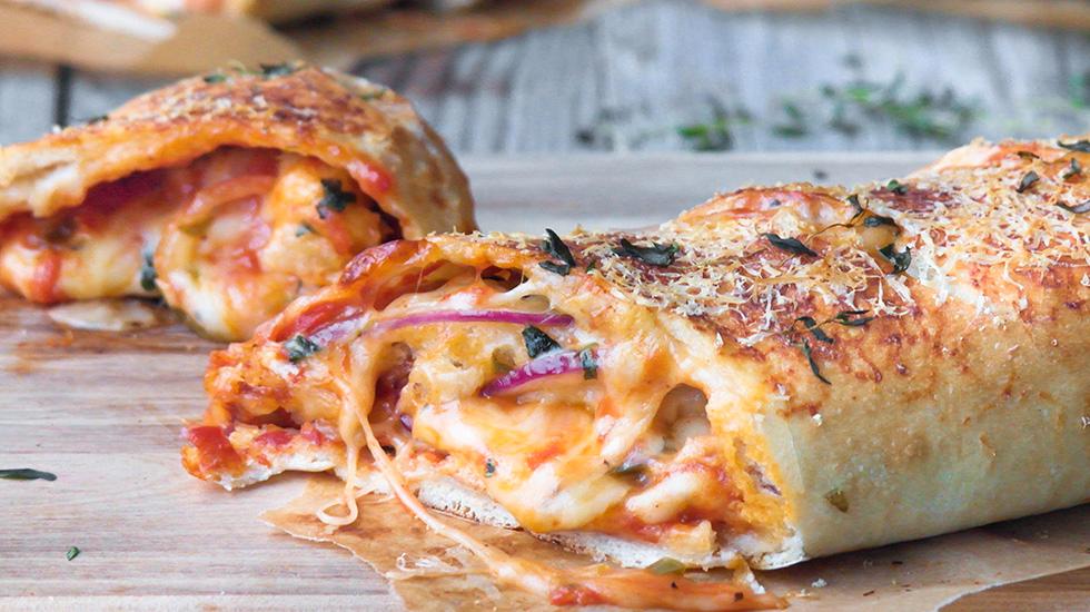 Stromboli, altså en pizzarull med ost og hvitløk