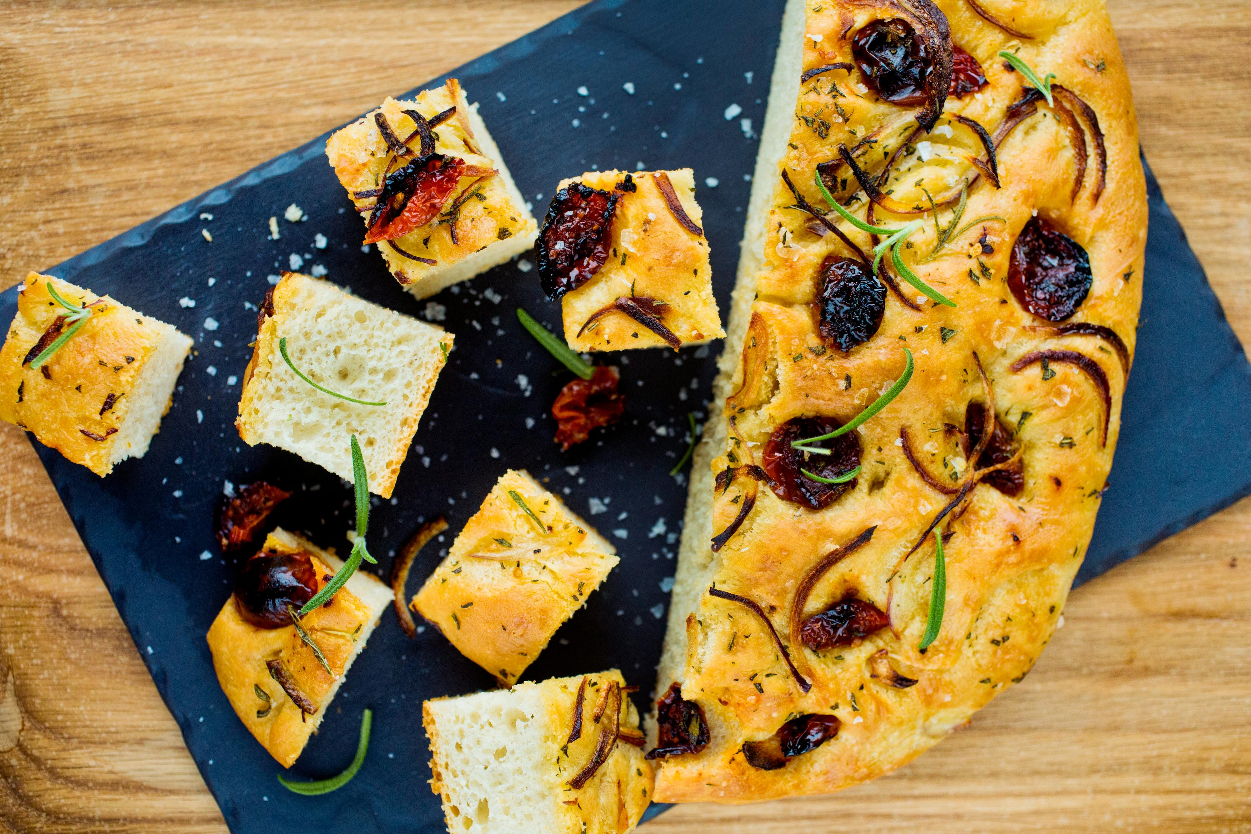 Focaccia med tomat
