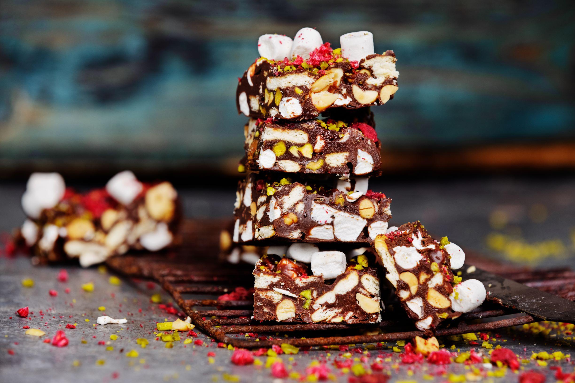 Rocky Road - sjokoladekake med nøtter, marshmallows og Ritz