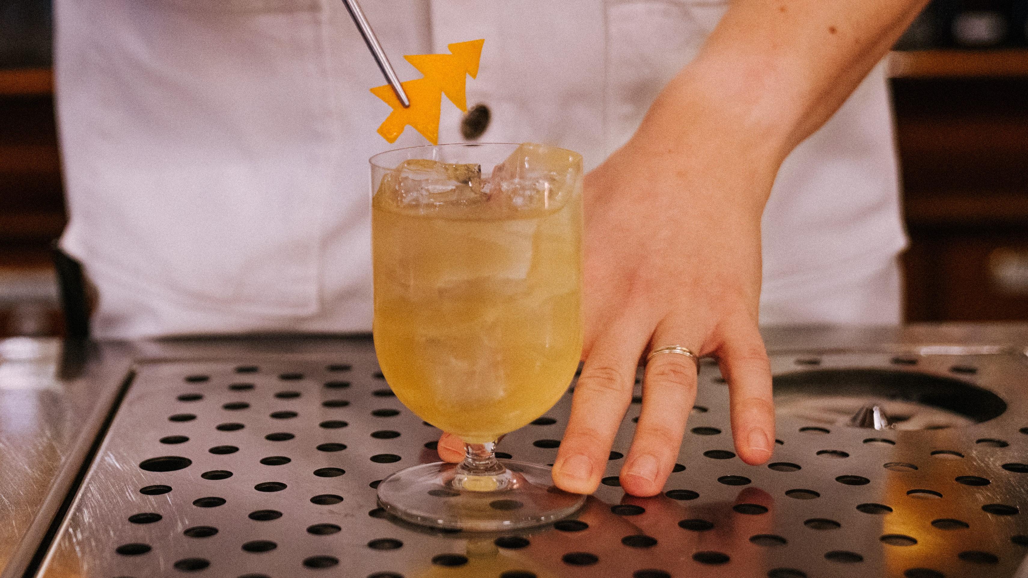 En syrlig cocktail