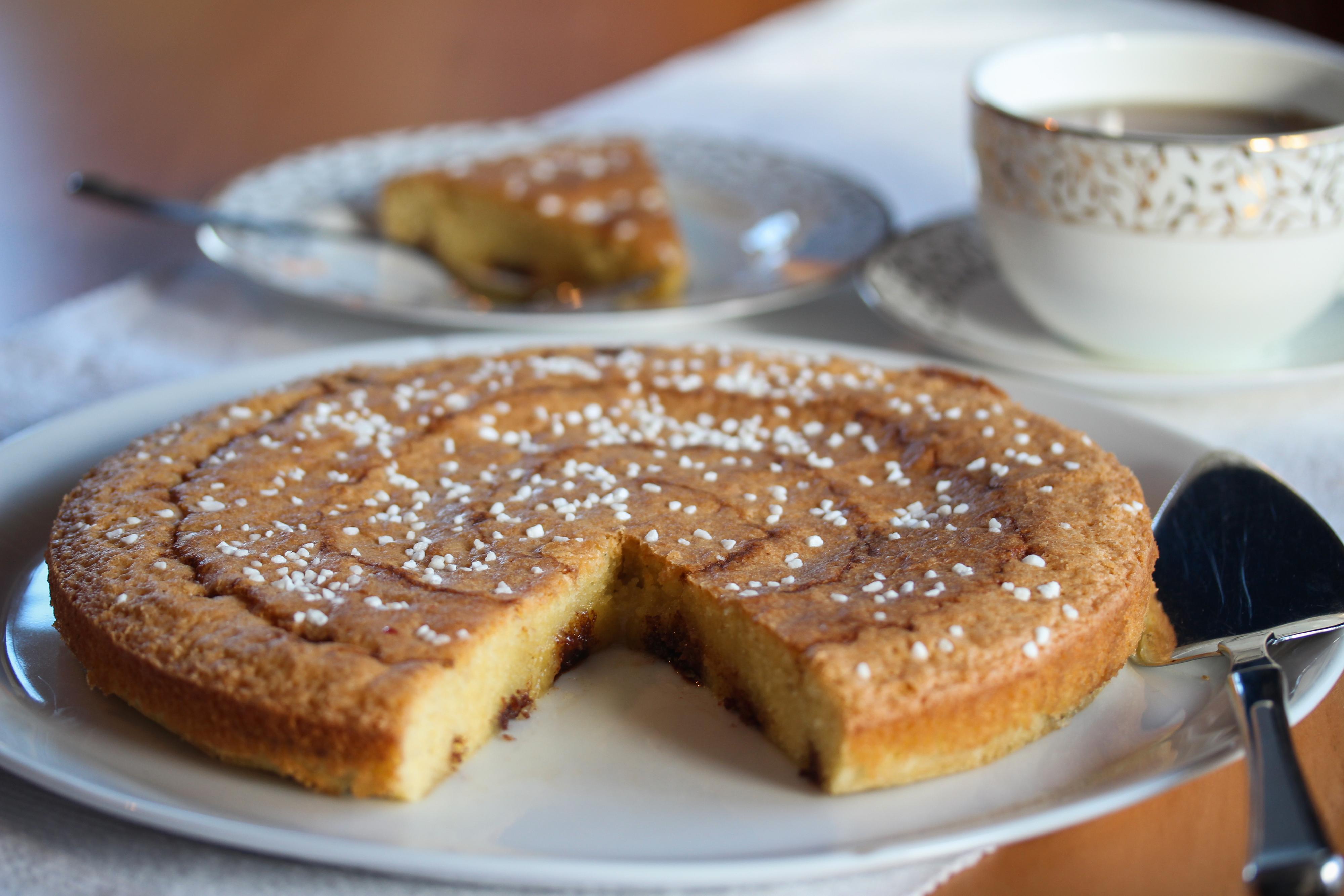 Kladdkake med kardemomme og kanel