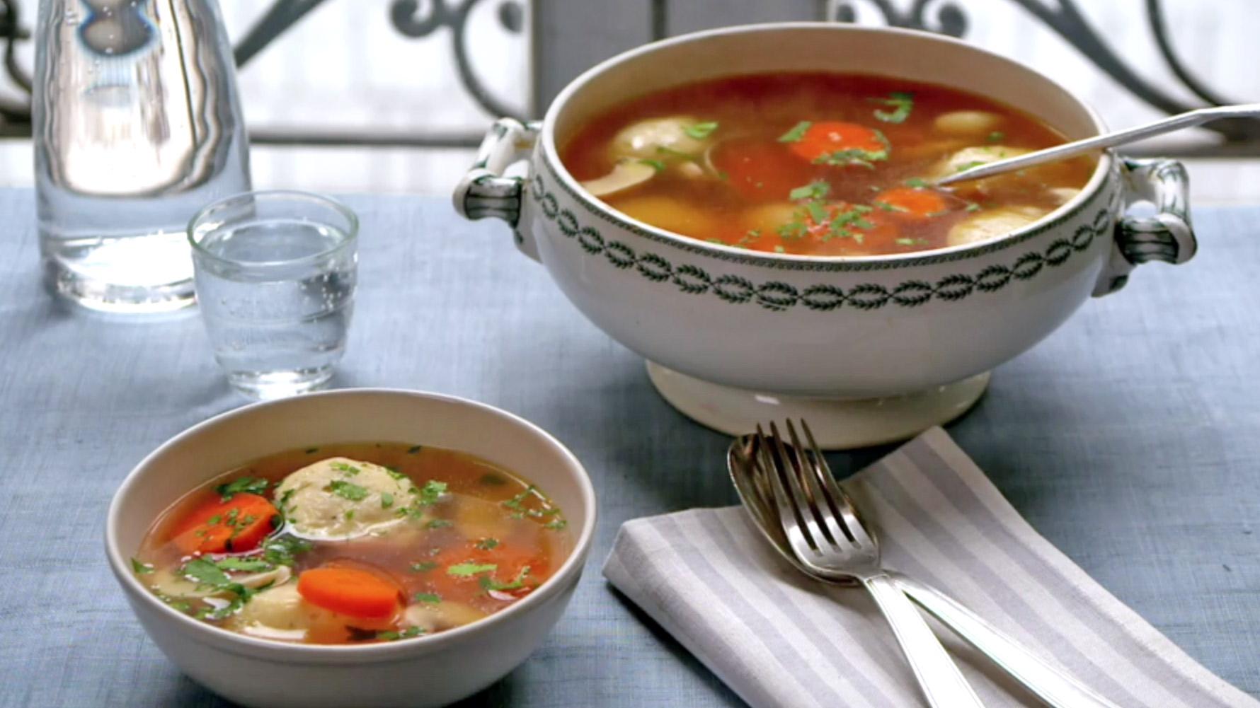 Suppe med grønnsaker og kyllingboller