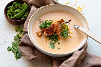 Hot kyllingsuppe med jalapeño