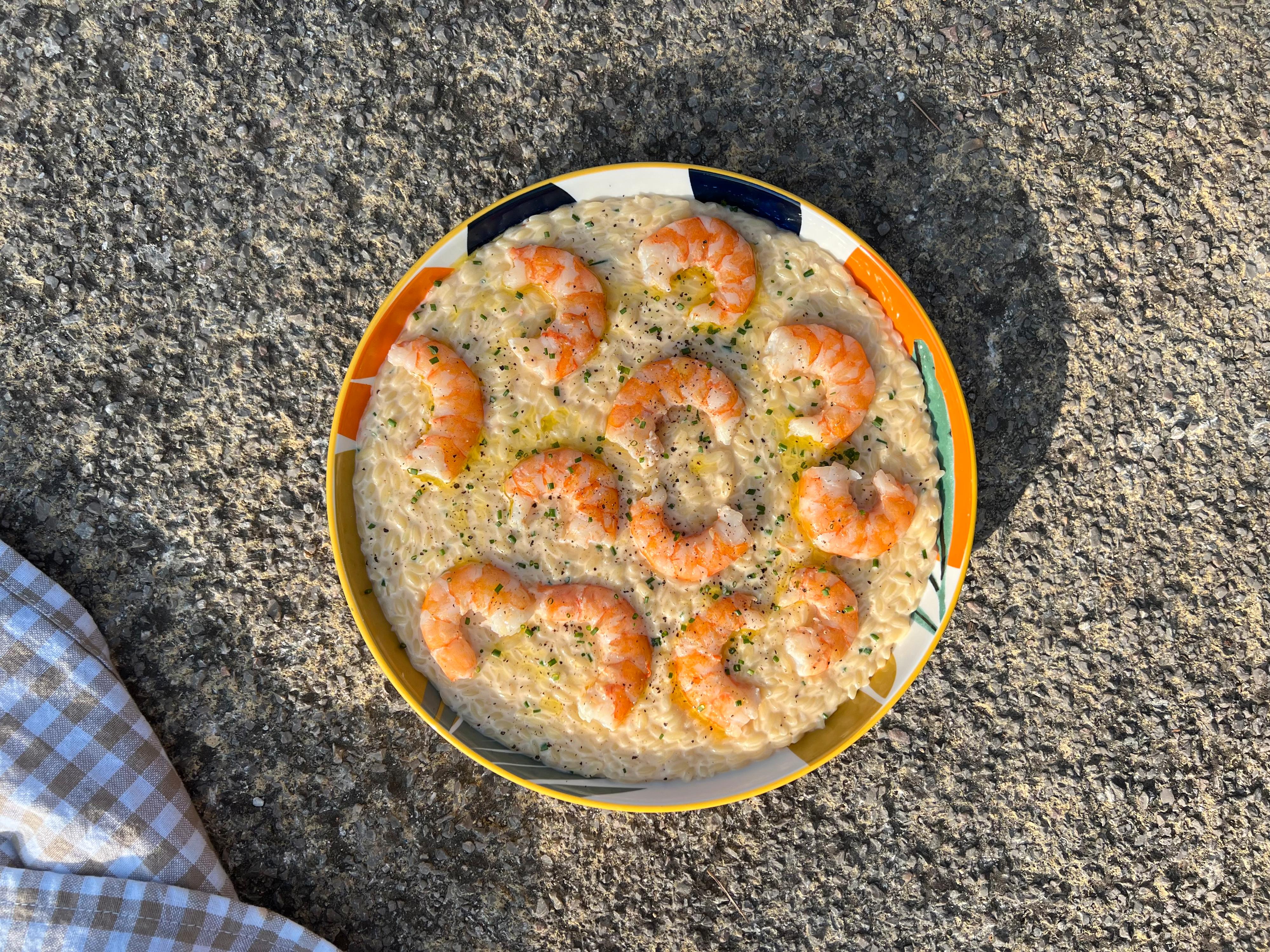 Fløteposjerte scampi med orzo